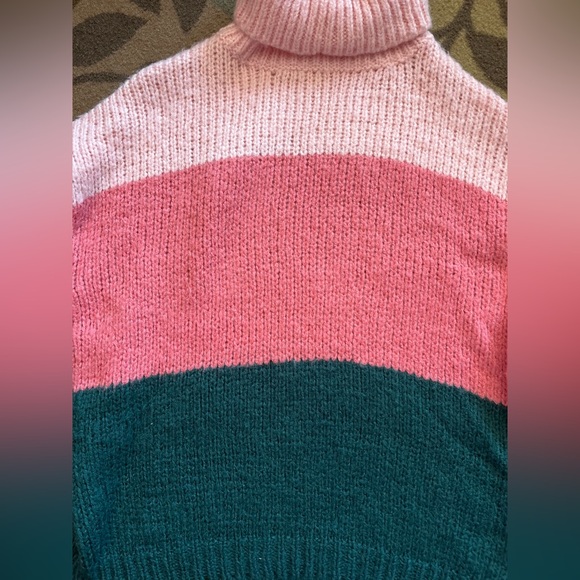 Sweater - Picture 4 of 4